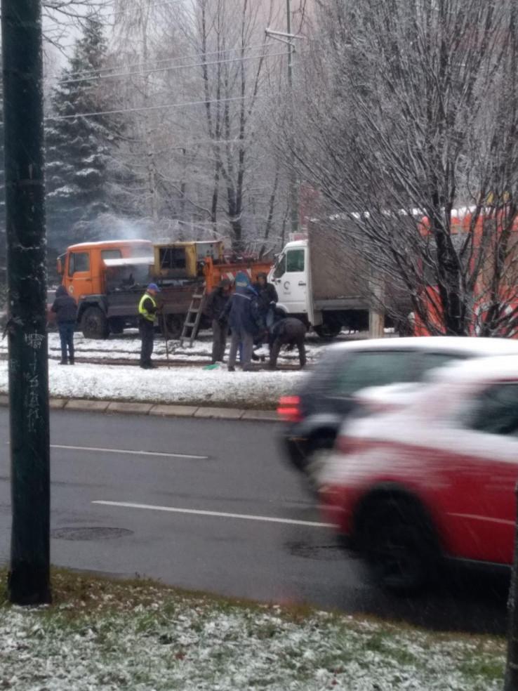 Radnici jučer krpili prugu po ko zna koji put - Avaz