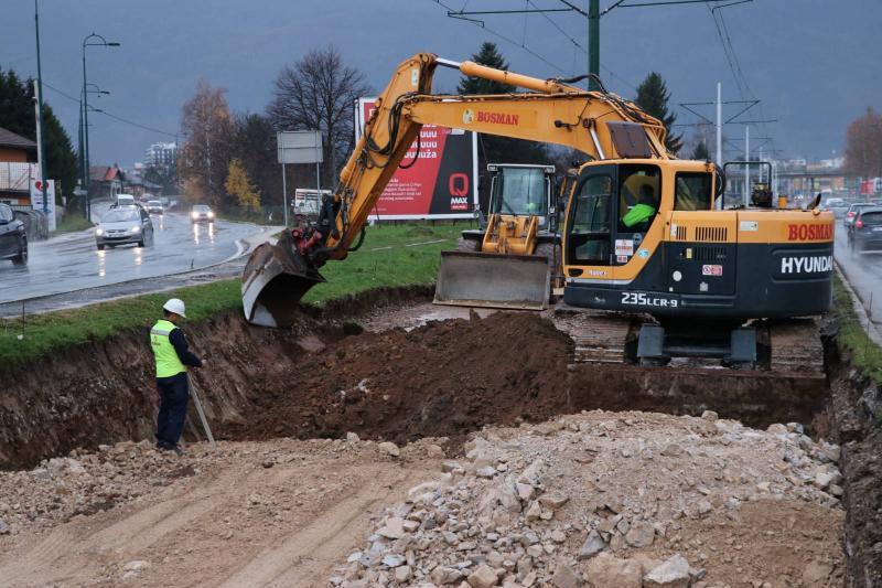 Tramvajska pruga se gradi puževim koracima, građani se smrzavaju na stajalištima