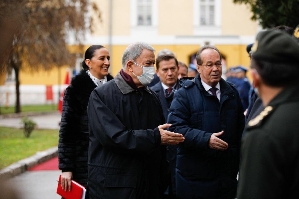 Hulusi Akar stigao na sastanak sa Sifetom Podžićem - Avaz