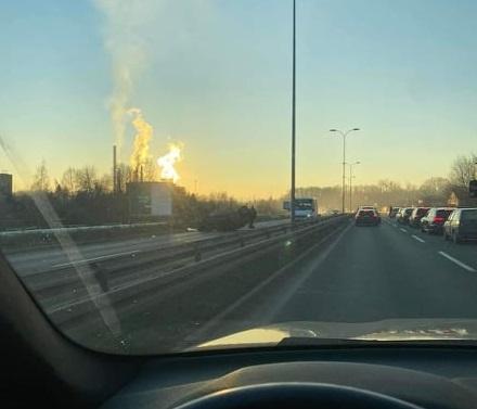 Nesreća kod Tuzle, jedan automobil završio na krovu