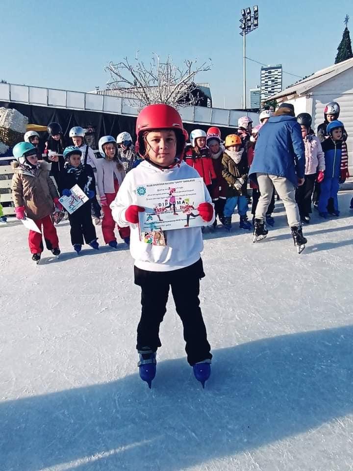 Mali klizači su uživali u družernju na ledu - Avaz