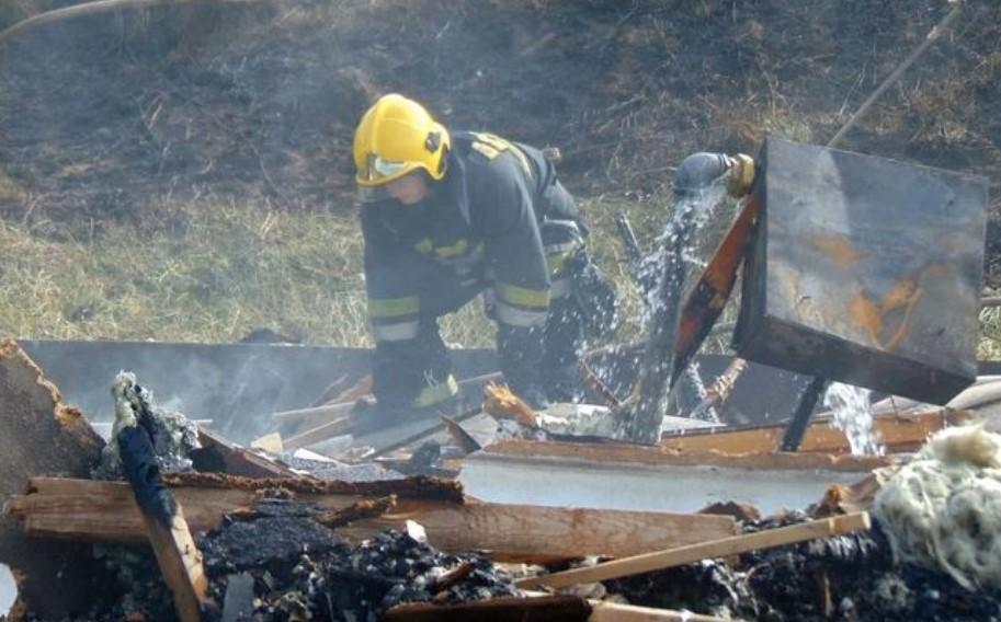 Jedna osoba na intenzivnoj njezi: Stabilno pacijenti povrijeđeni tokom novogodišnje noći u požaru u Bratuncu