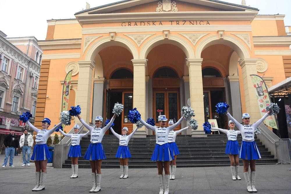 Ulični novogodišnji Festival u Sarajevu: Performans mažoretkinja iz Busovače