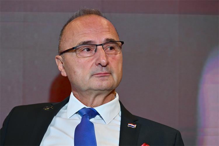 Hrvatski šef diplomatije Gordan Grlić Radman - Avaz