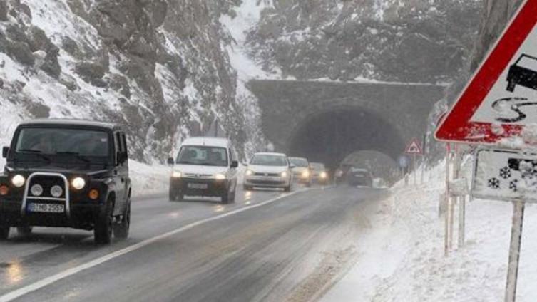 U nižim predjelima saobraća se po mokrom kolovozu - Avaz