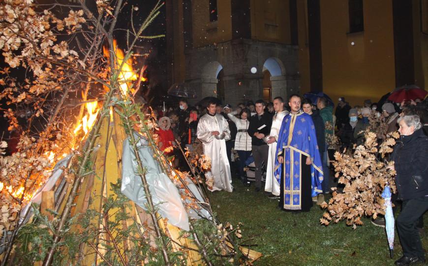 Paljenje badnjaka - Avaz