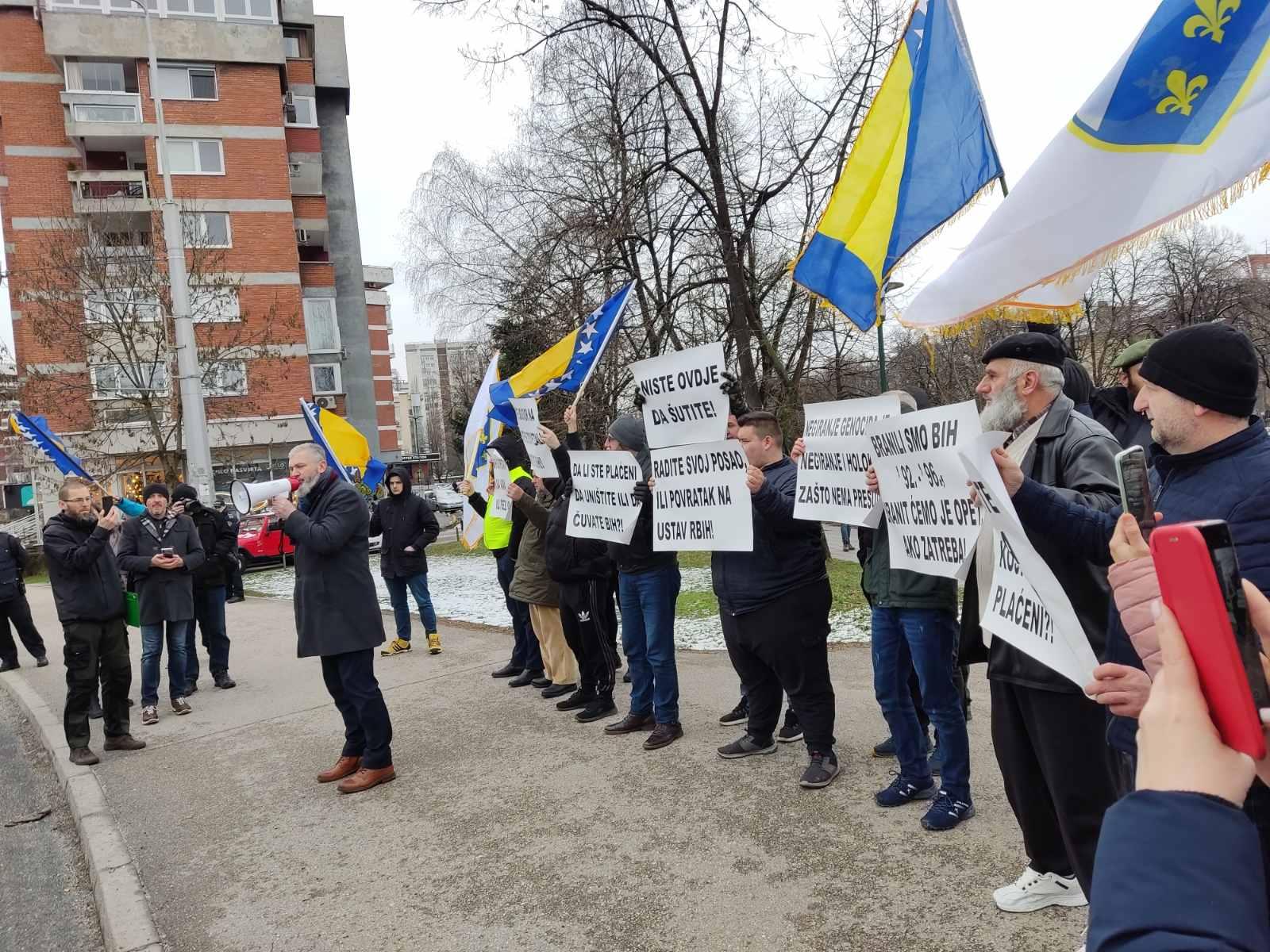 S današnjeg okupljanja ispred OHR-a - Avaz