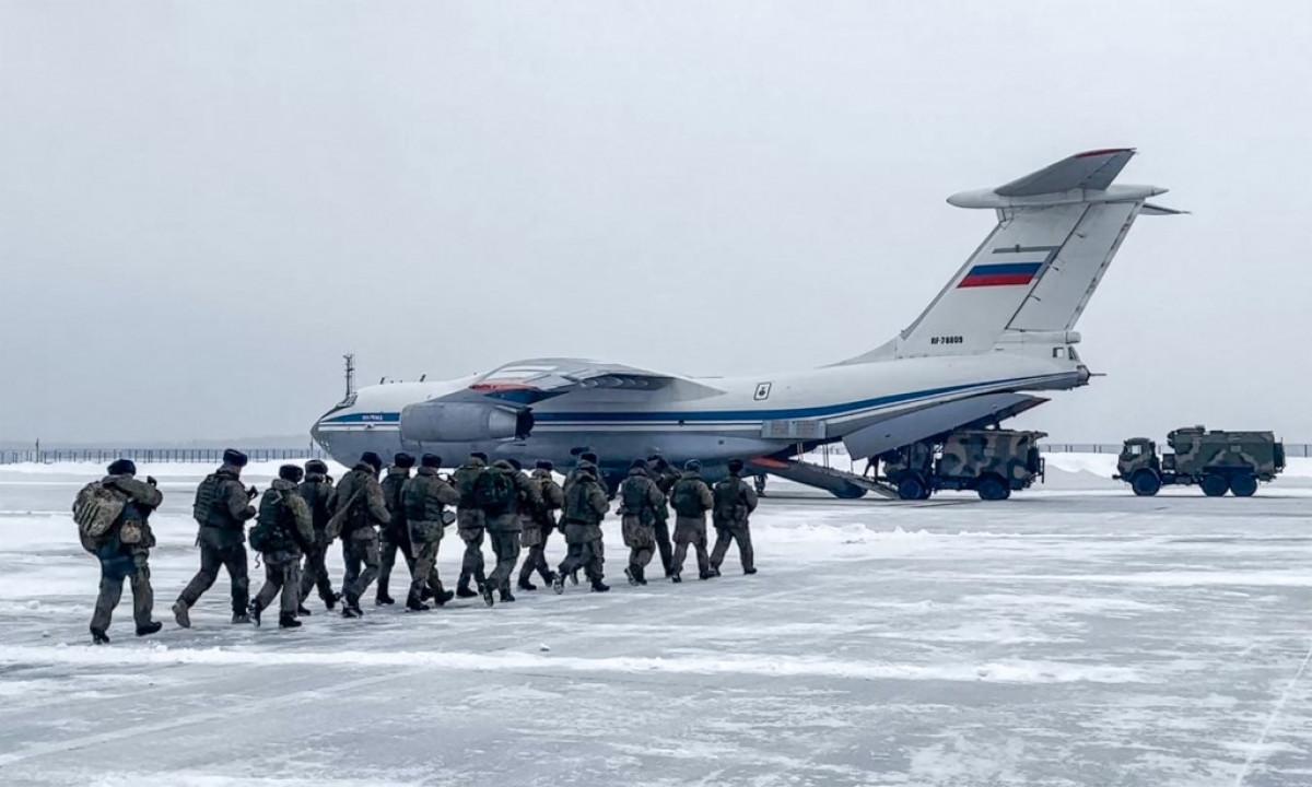 Prvih šest aviona sa pripadnicima ruskih mirovnih snaga stigli su danas iz Kazahstana - Avaz