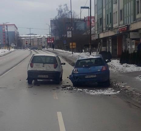 Saobraćajna nesreća u Istočnom Sarajevu: Beba bila sama u automobilu, nasreću nije povrijeđena