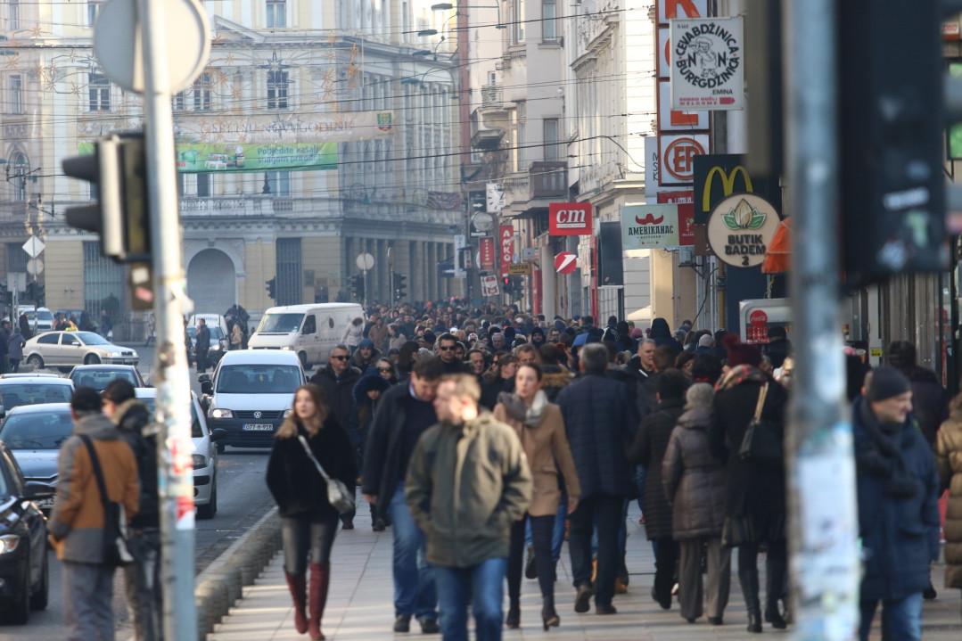 Kanton Sarajevo bilježi 700 novih slučaja koronavirusa, preminulo sedam osoba