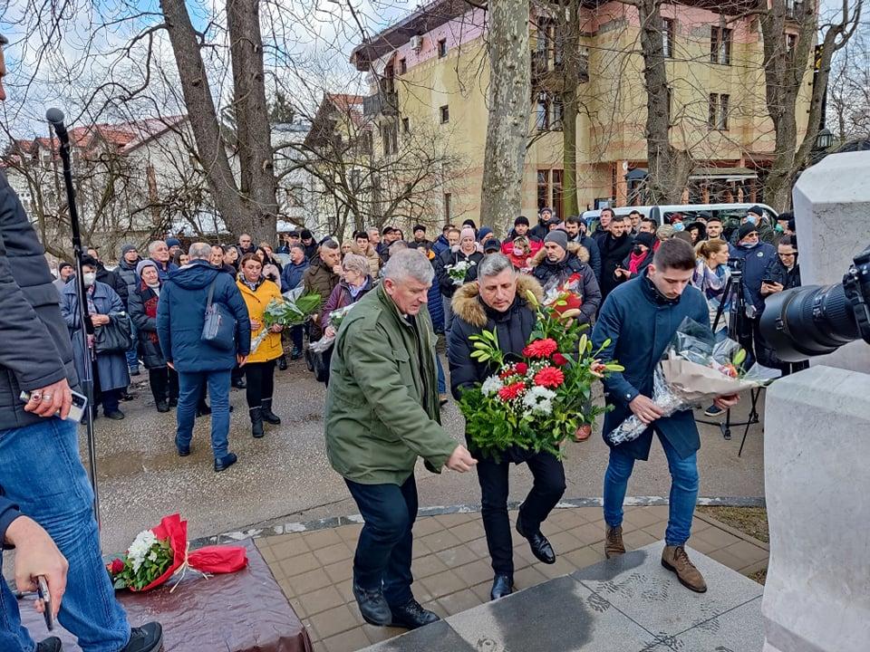 Brojni prijatelji i poznanici došli na okupljanje - Avaz