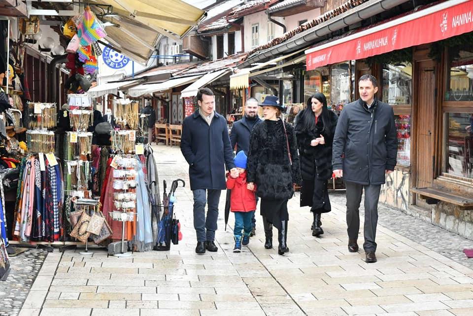 Karađorđevići u šetnji Sarajevom - Avaz