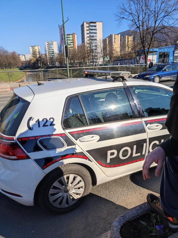 Policija na mjestu napada - Avaz