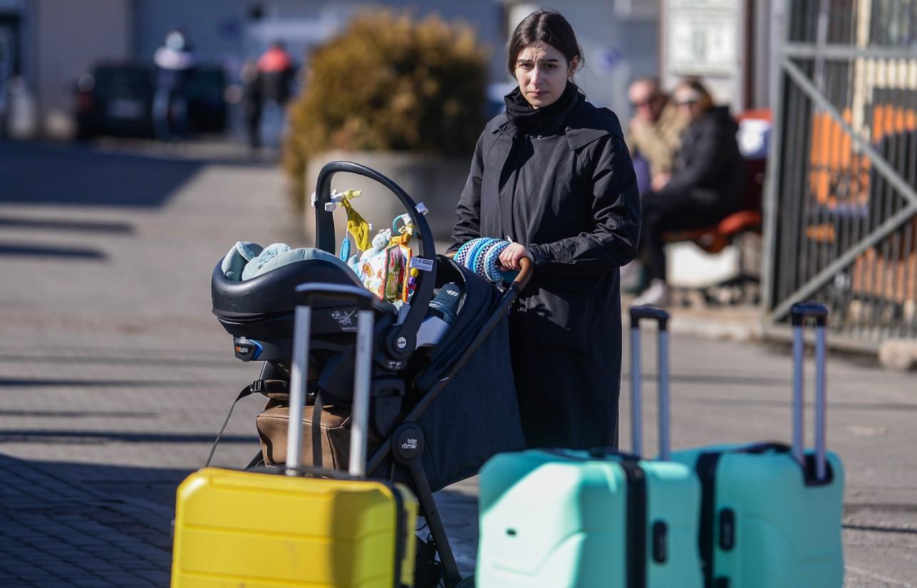 Nakon vojne intervencija Rusije na Ukrajinu civili odlaze u Poljsku