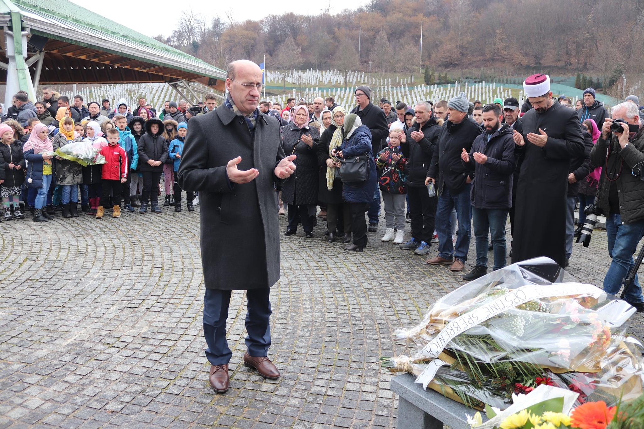 Posjeta Memorijalnom centru Srebrenica-Potočari - Avaz