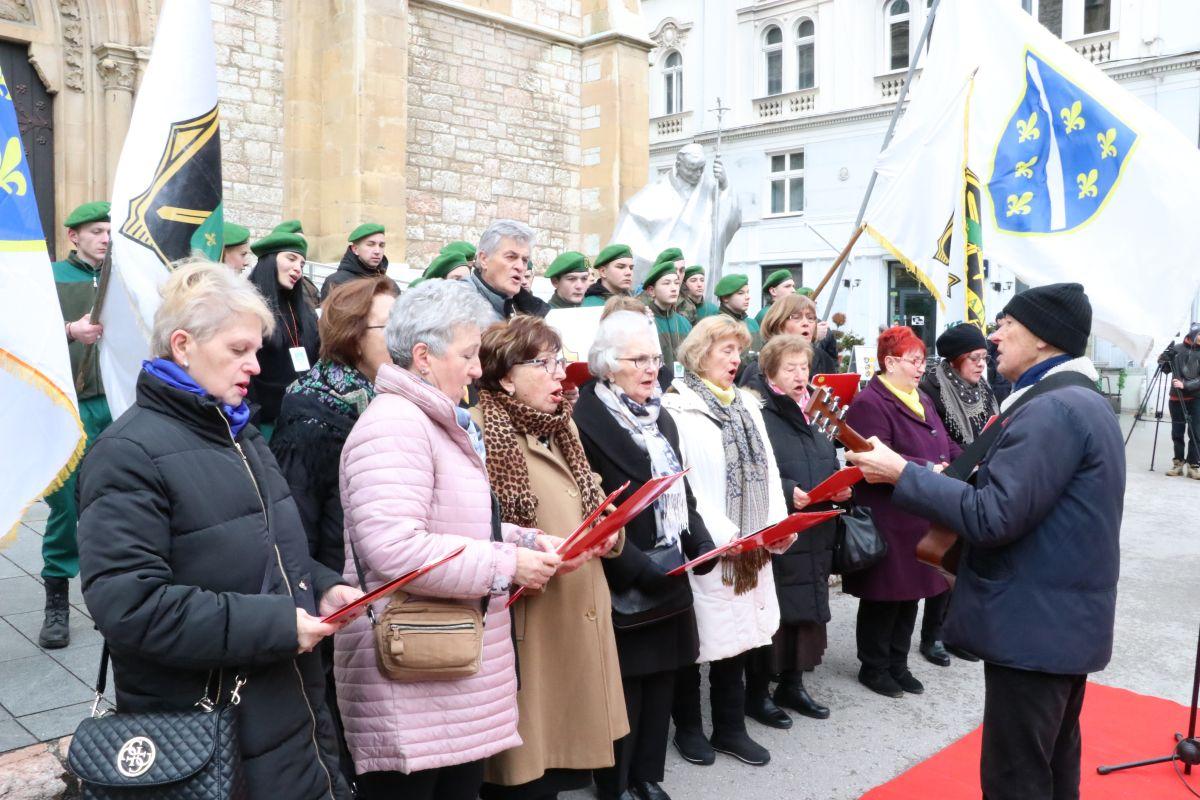 Svečanim defileom obilježen Dan nezavisnosti BiH: Glavu gore, Bosanci i Hercegovci, poručio načelnik Hadžibajrić - Avaz