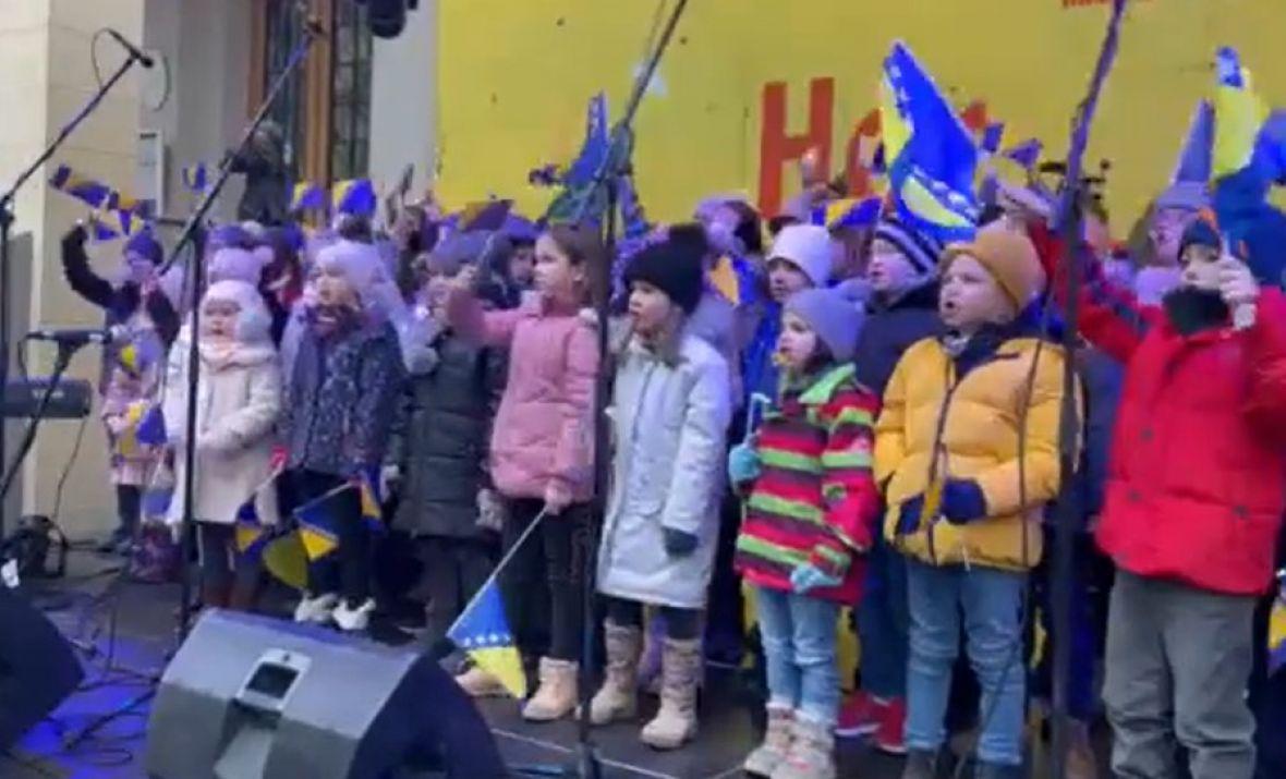 Svečani muzički program: Poslušajte kako djeca pjevaju "Reci Bosno, ljubavi"