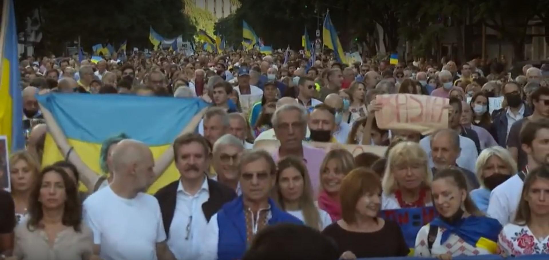 Stotine ljudi marširalo u Argentini u znak podrške Ukrajini