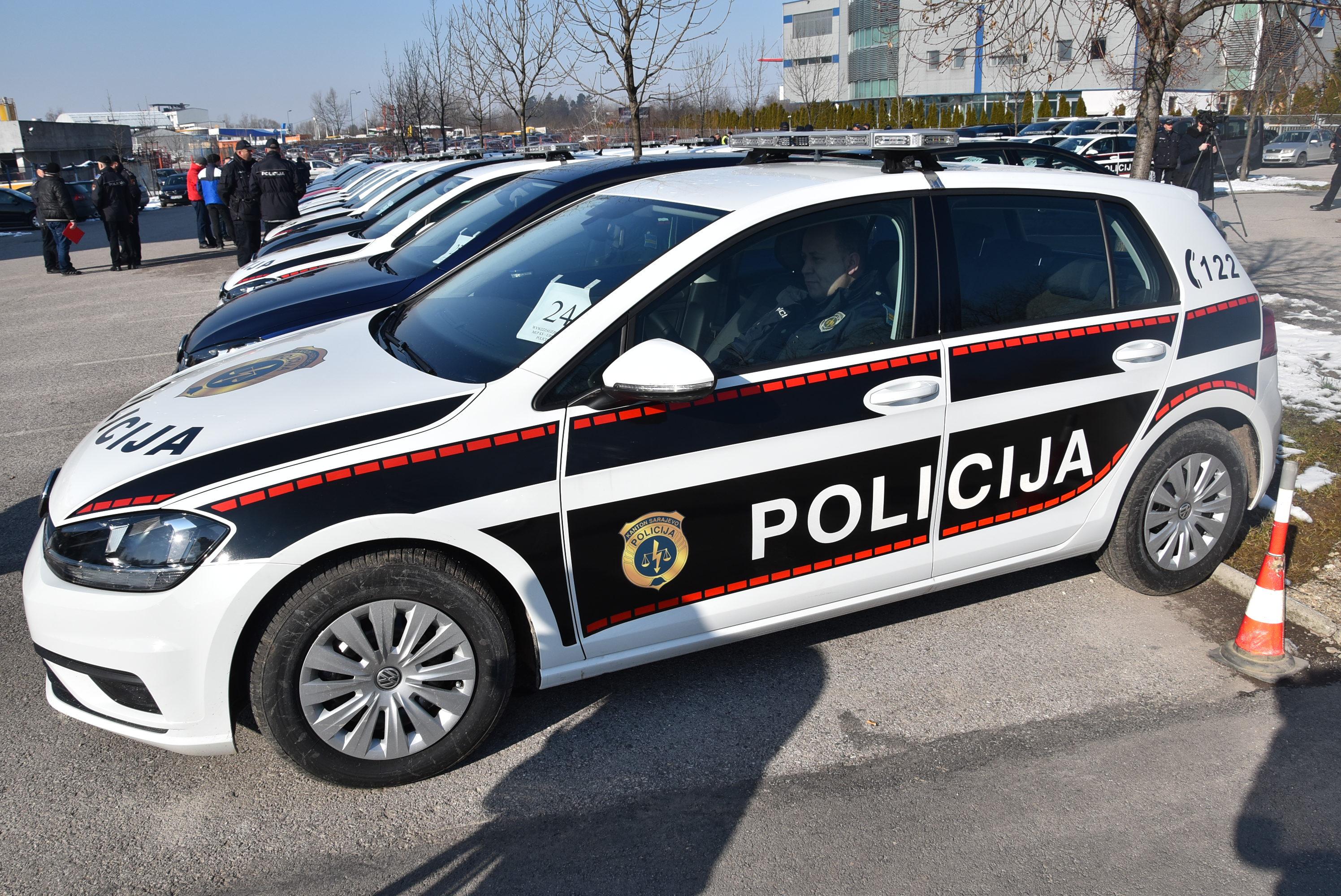 Policijski službenici izašli na lice mjesta - Avaz