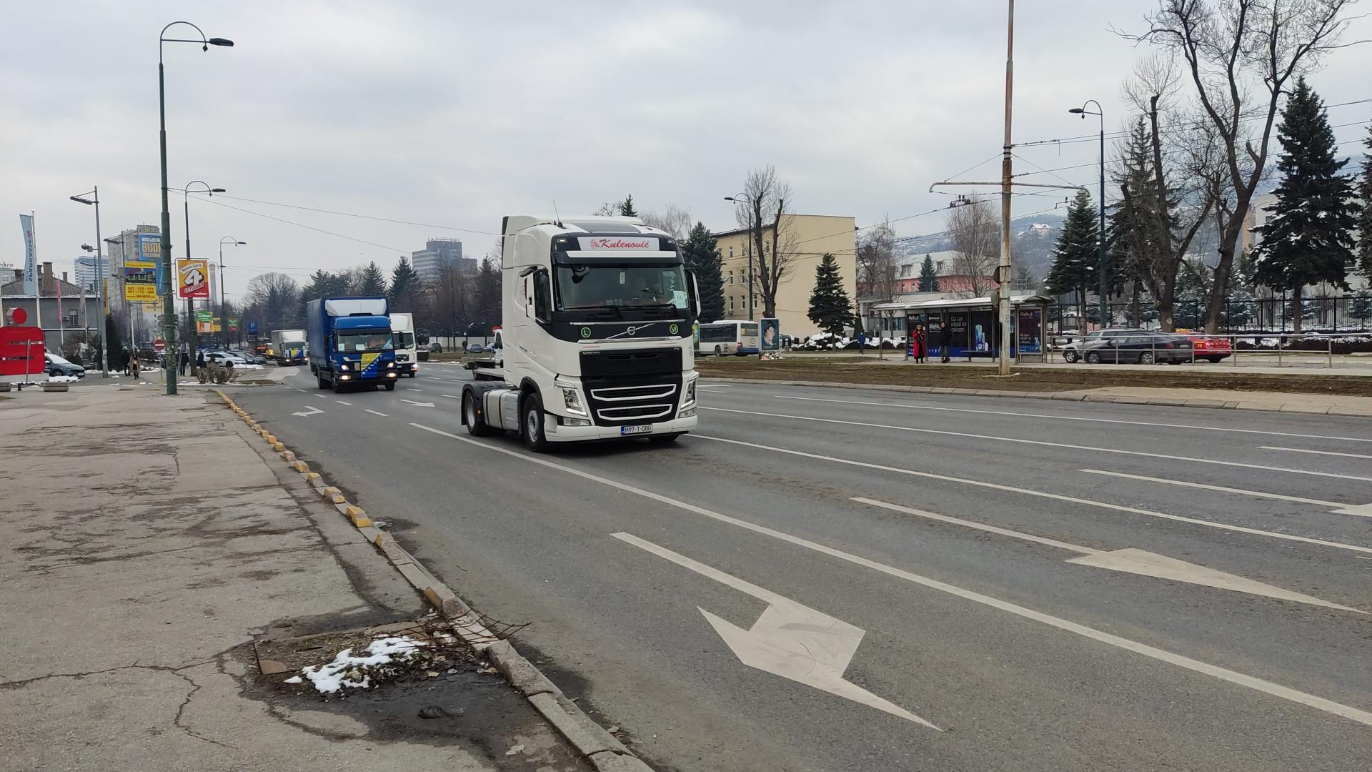 Prijevoznici održali protestnu vožnju - Avaz