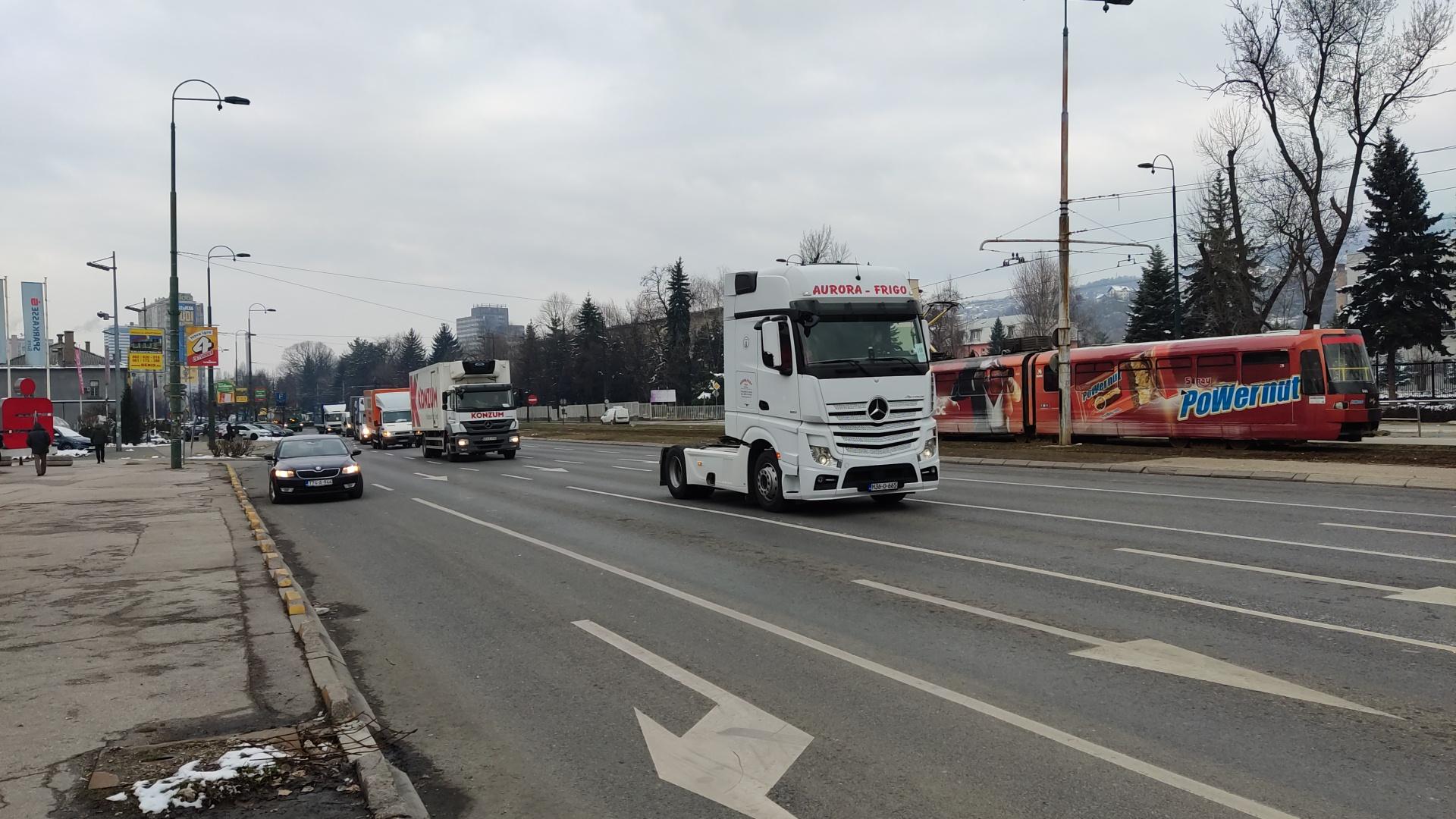 Prijevoznici održali protestnu vožnju - Avaz