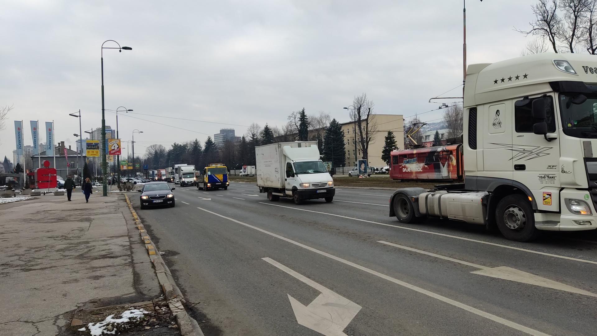 Prijevoznici održali protestnu vožnju - Avaz