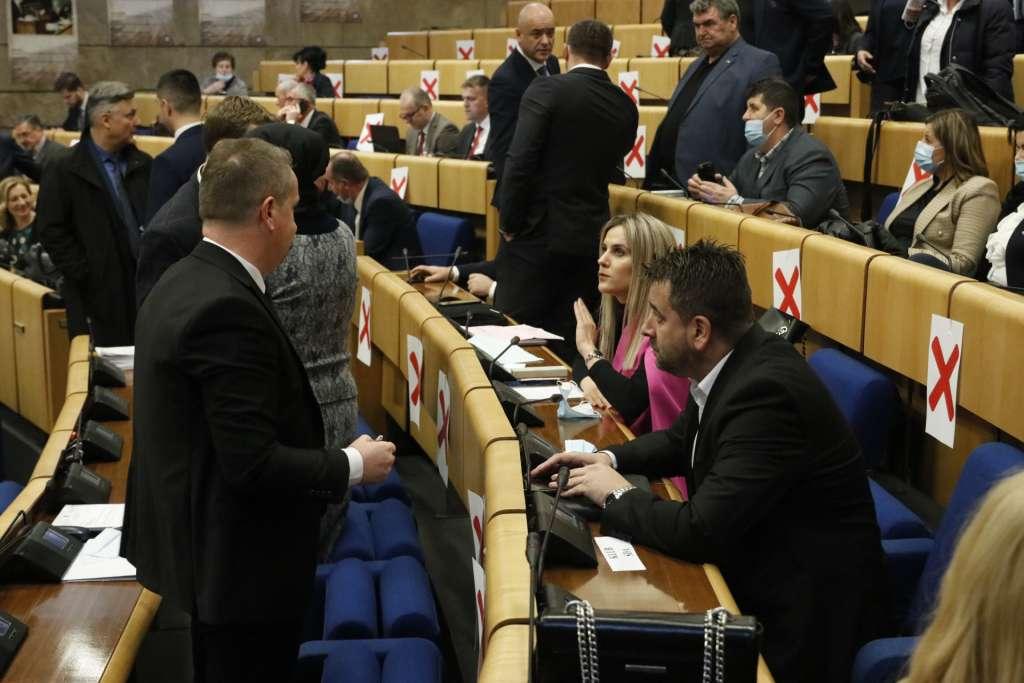 Federalni parlament najoštrije osudio rusku agresiju na Ukrajinu