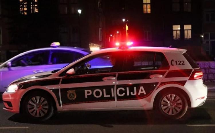 Policijski službenici na terenu - Avaz