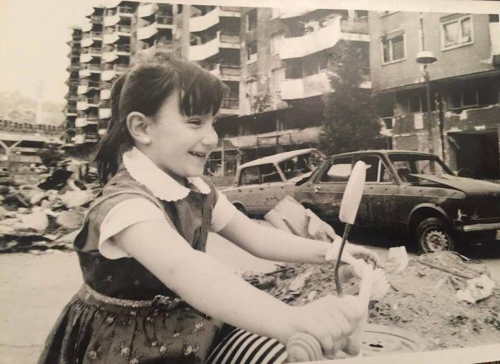 Fotografija Benjamine Karić na Grbavici 1996. godine - Avaz