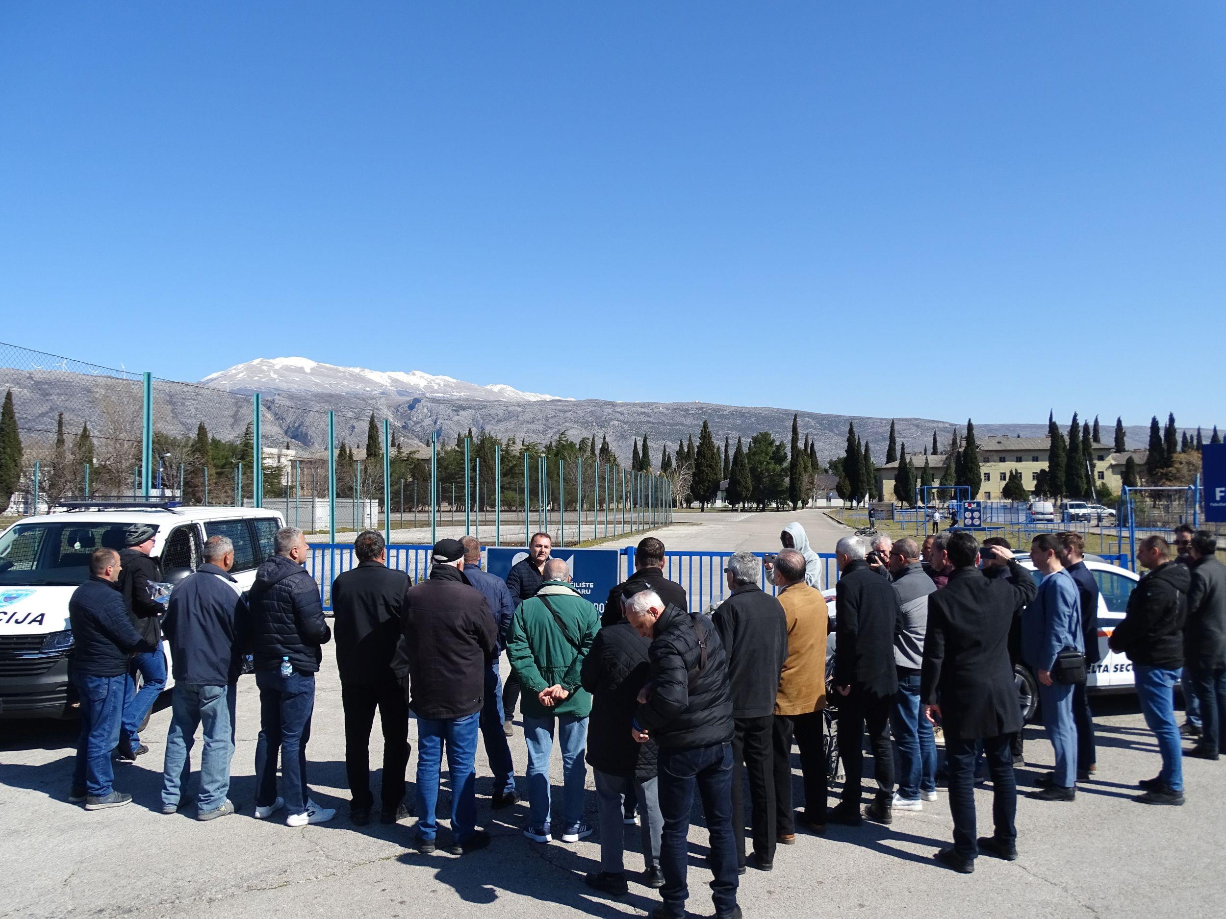 Mostarske logoraše i ove godine dočekali katanci na ulazu u zloglasni Heliodrom