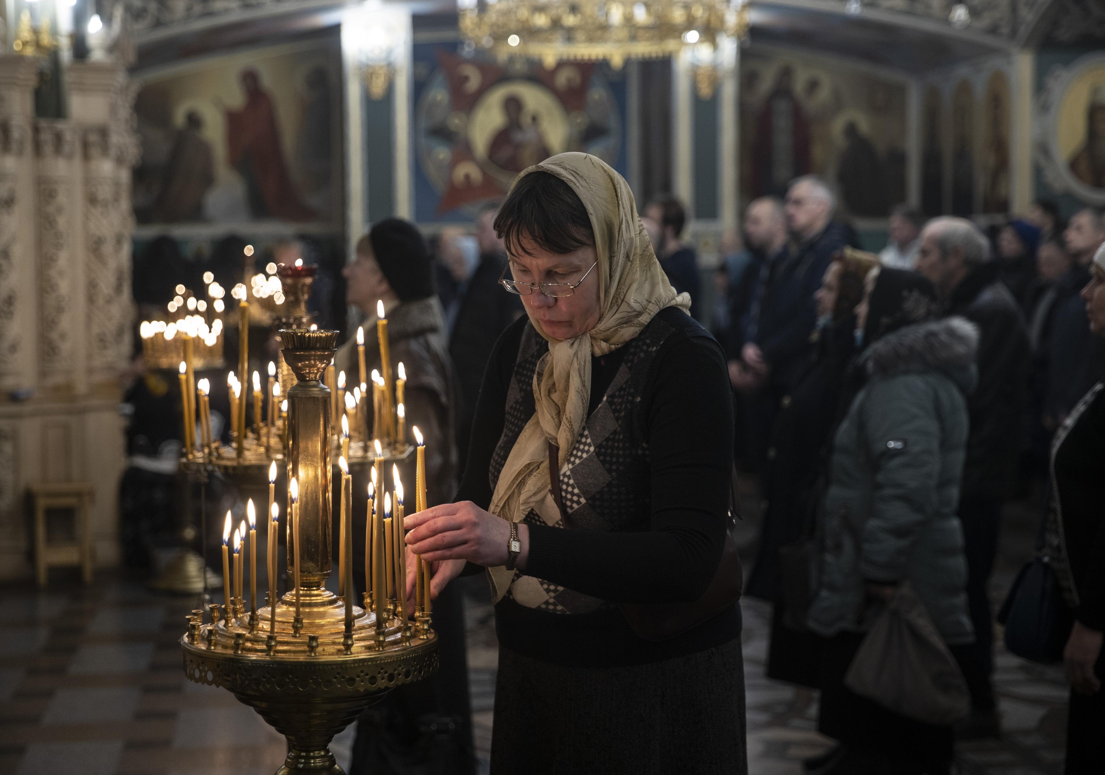 Dok traju ruski napadi, Ukrajinci su se na nedjeljnoj misiji molili za mir - Avaz