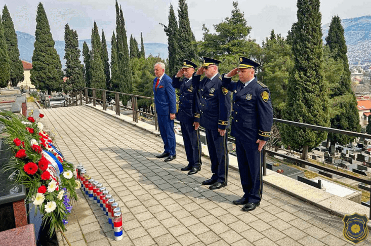 Položeni vijenci i na groblju u Mostaru - Avaz