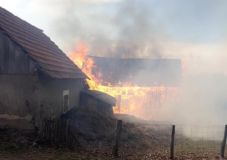 Vatrogasci ugasili požar - Avaz