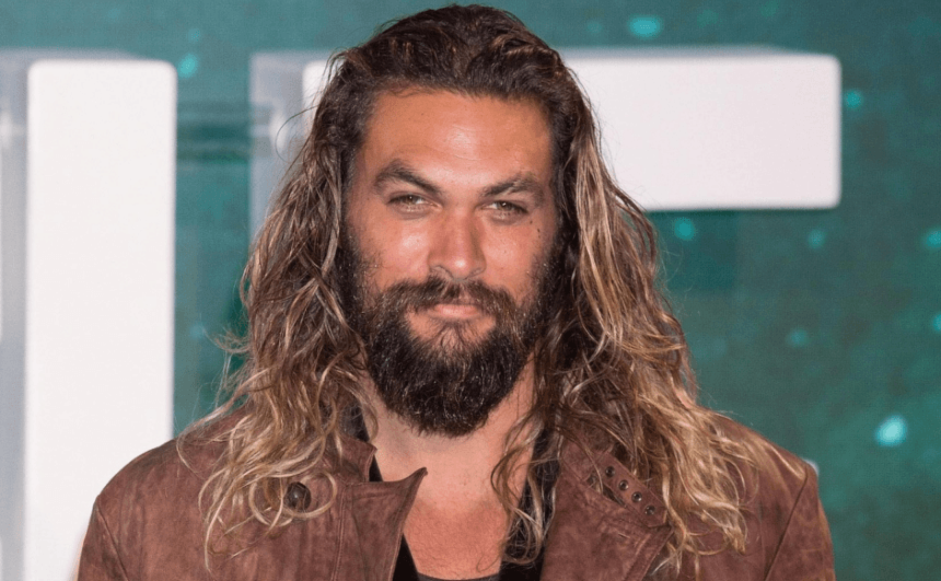 Džejson Momoa nije skidao pogled sa engleske glumice