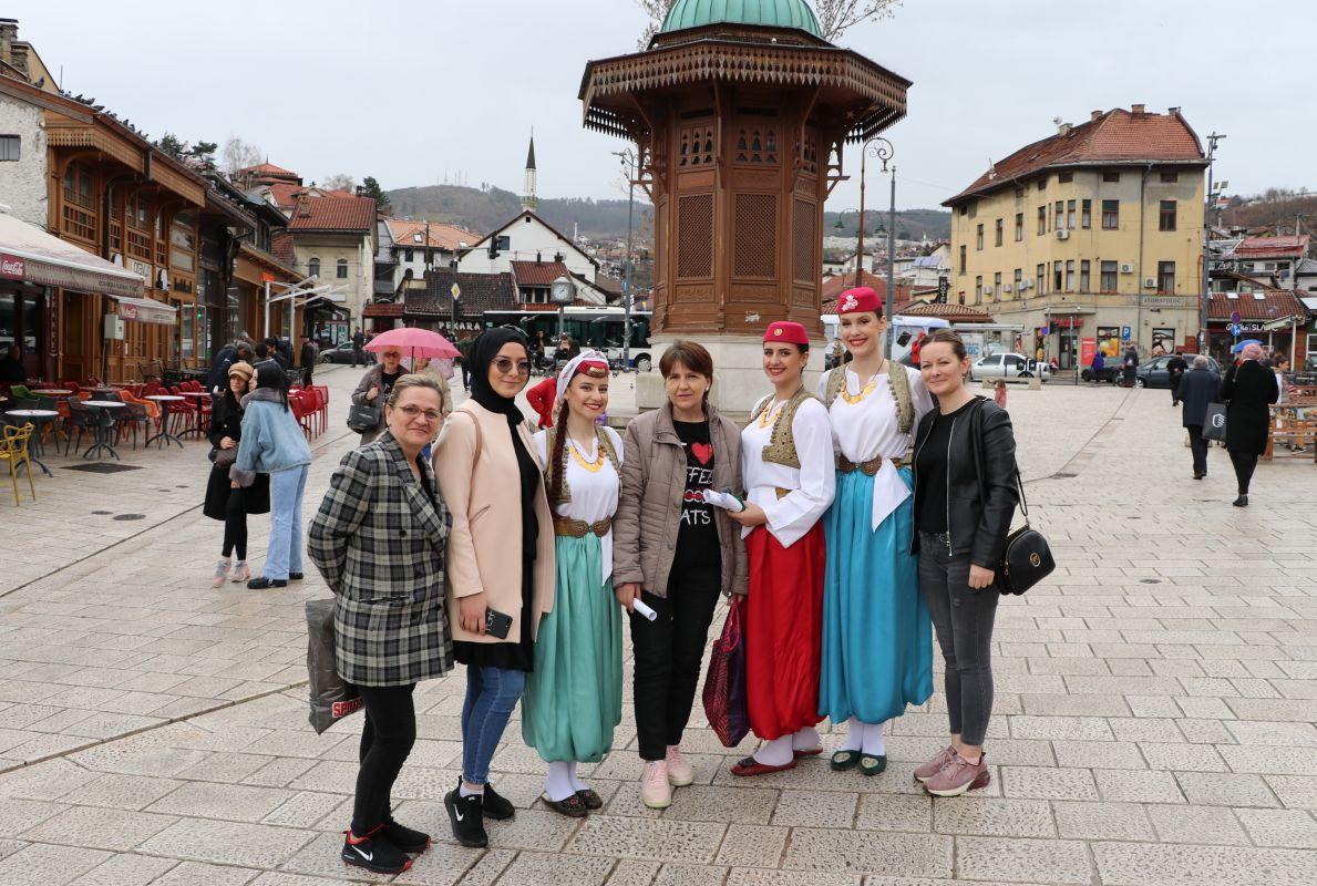 U susret mjesecu Ramazanu: Druženje sa najstarijim građanima, pokloni i ramazanske vaktije građanima na ulicama Starog Grada - Avaz