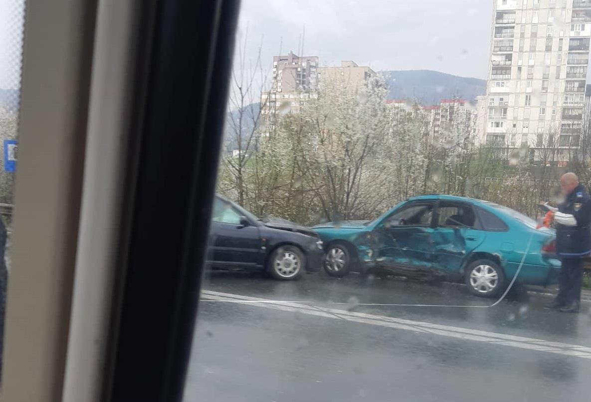 Saobraćajna nesreća u Zenici, jedna osoba teže povrijeđena