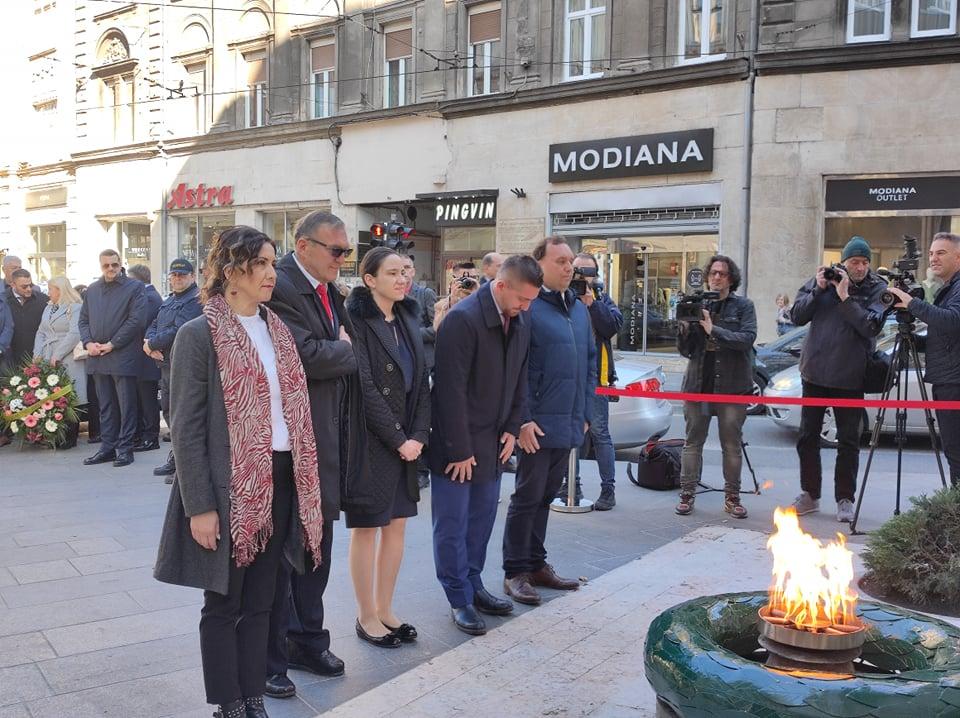 Delegacije položile cvijeće - Avaz