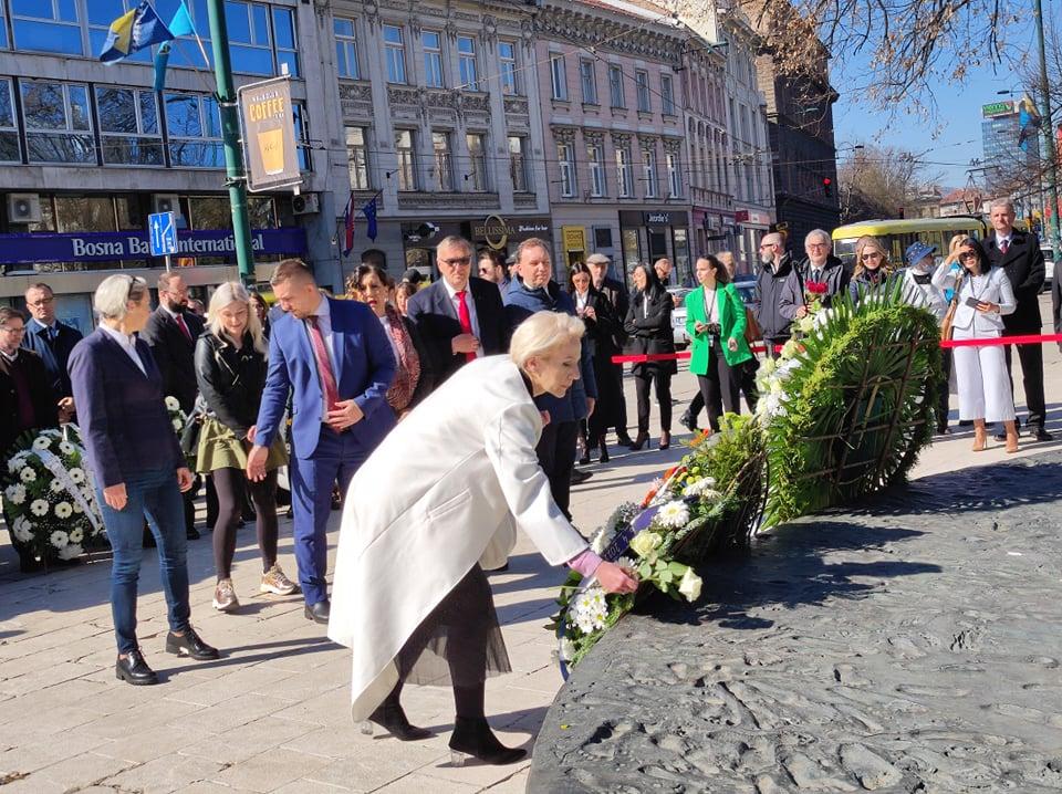 Sa lica mjesta - Avaz