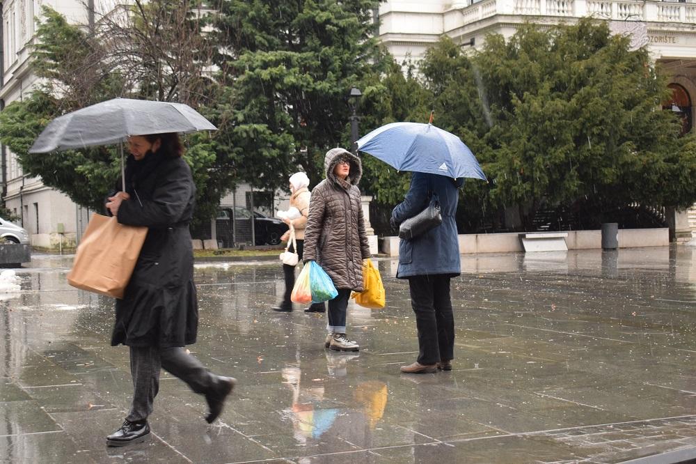 U BiH sutra pretežno oblačno s kišom ili susnježicom, u višim područjima snijeg