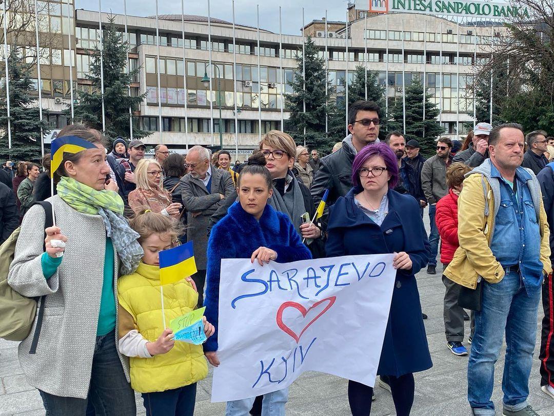 Deborah Menuti na skupu podrške narodu Ukrajine u Sarajevu