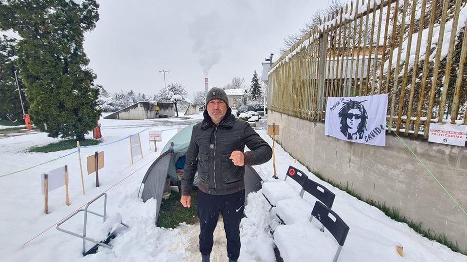 Davor Dragičević, otac ubijenog Davida Dragičevića koji već 15 dana kampuje ispred Tužilaštva BiH - Avaz