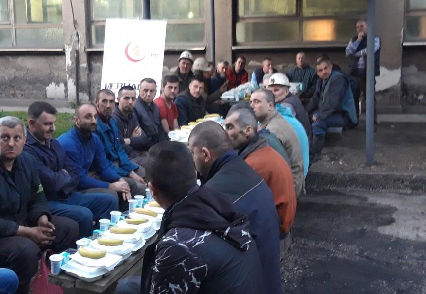 Rudari u Zenici na iftaru - Avaz