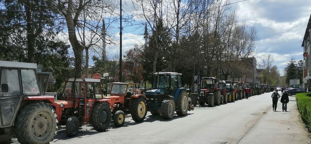 Bunt nezadovoljnih poljoprivrednika, s traktorima na ulice Živinica