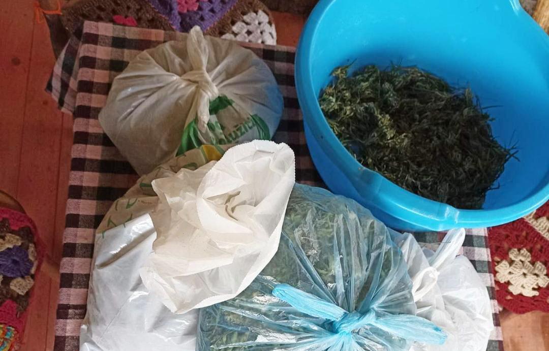 Policija je u kući osumnjičenog pronašla oko 1,4 kilograma materije za koju se sumnja da je marihuana - Avaz