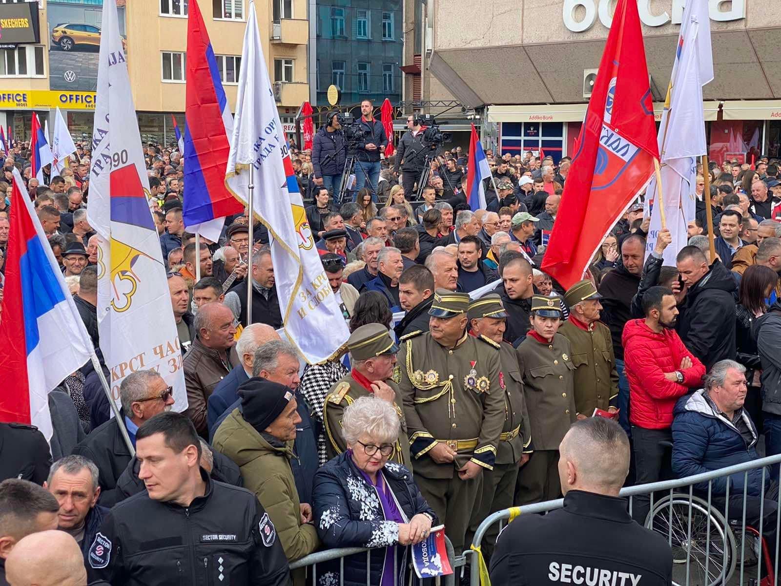 Hiljade ljudi na Trgu Krajine - Avaz