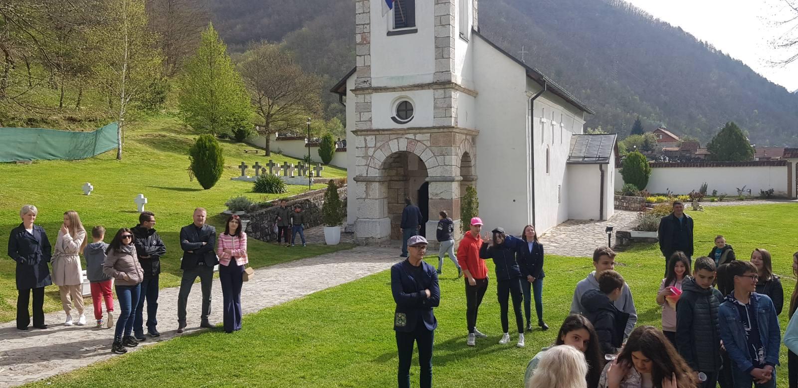 Vaskršnja liturgija u crkvi Svetog Georgija u Donjoj Sopotnici u Novom Goraždu - Avaz