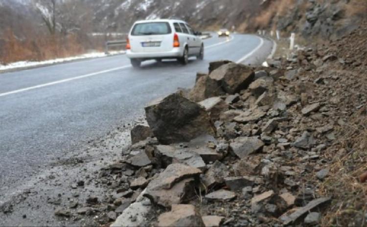 Stanje na putevima u BiH: Vozači oprez, učestali odroni, kolovoz vlažan