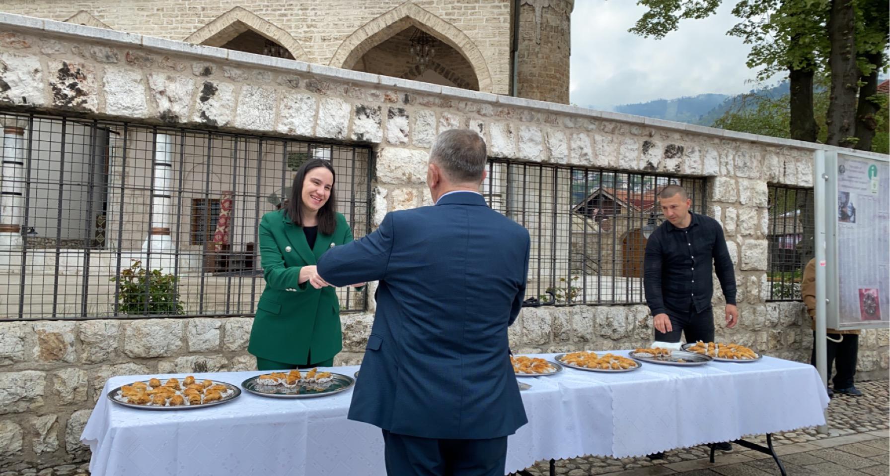 Gradonačelnica dijeli baklave - Avaz