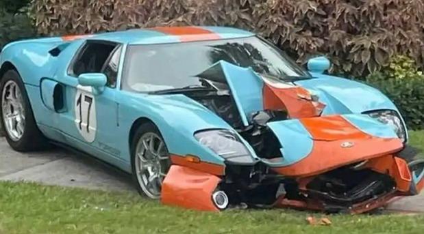 Amerikanac nije znao da upravlja ručnim mjenjačem, pa slupao skupocjeni Ford GT