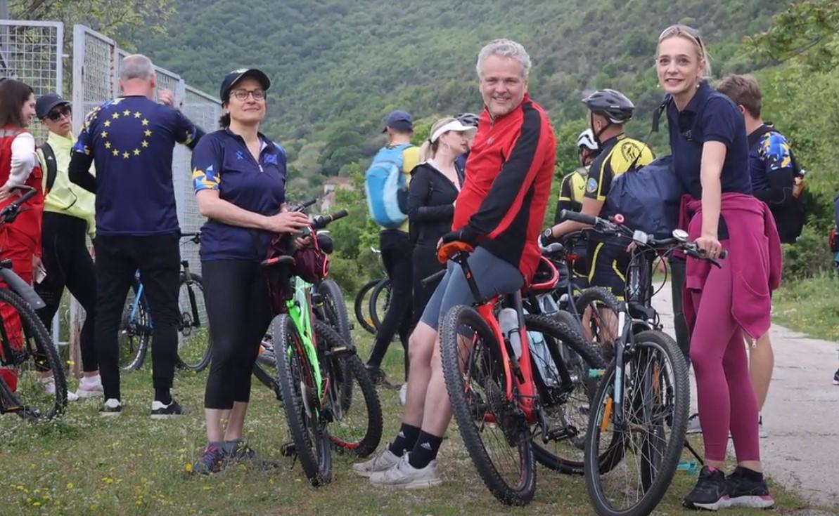 Ambasadori se provozali stazom Ćiro - Avaz